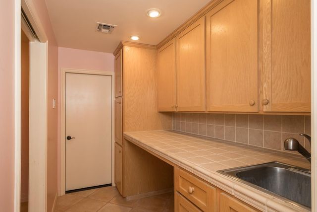 19282 E South Avenue, Reedley, CA 93654