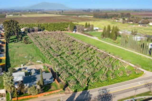 19282 E South Avenue, Reedley, CA 93654