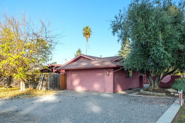19282 E South Avenue, Reedley, CA 93654