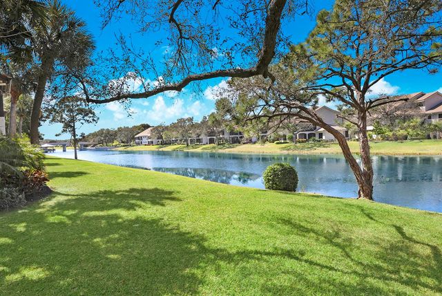 16671 Traders Crossing Crossing N 121, Jupiter, FL 33477