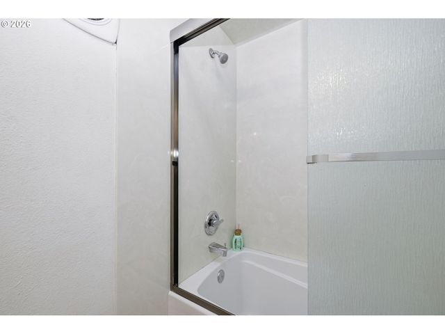 1438 QUAKER St, Eugene, OR 97402