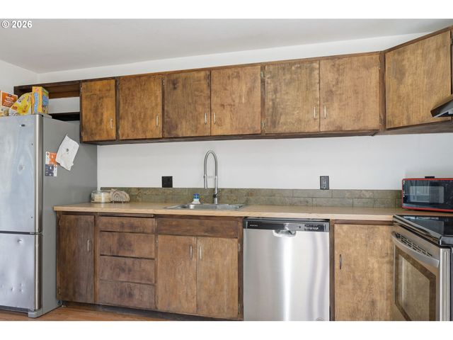 1438 QUAKER St, Eugene, OR 97402