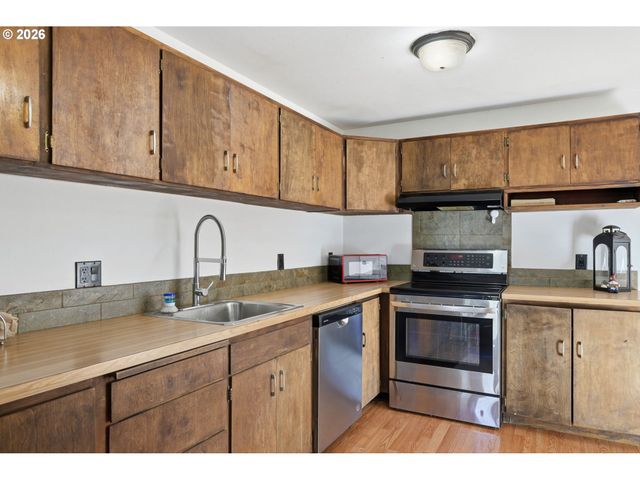 1438 QUAKER St, Eugene, OR 97402