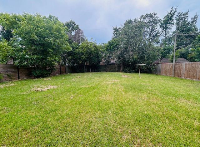 8137 Wetherby Lane, Houston, TX 77075