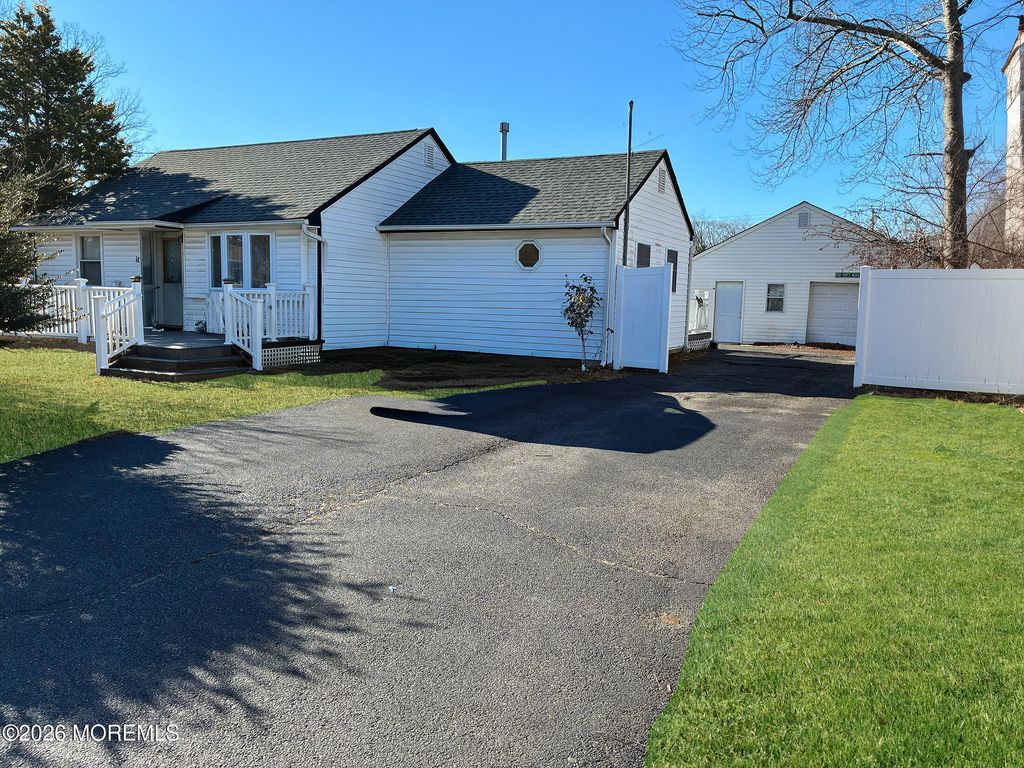 16 Rustic Drive, Howell, NJ 07731