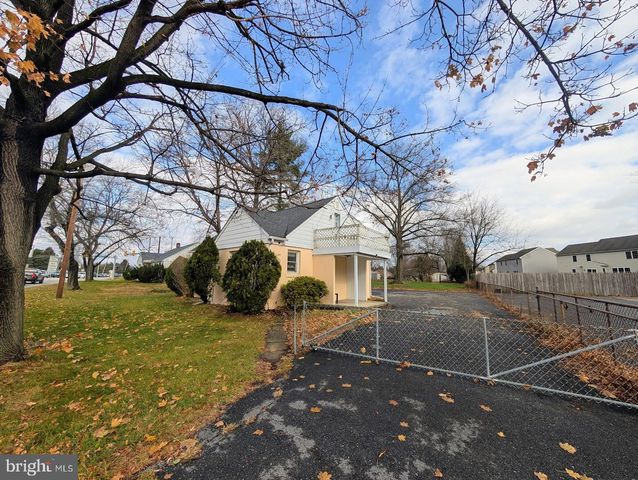 530 HOGESTOWN ROAD, Mechanicsburg, PA 17050