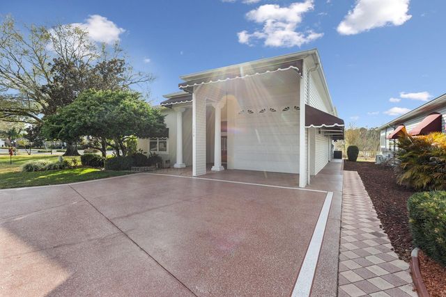 1075 MOTORCOACH DRIVE, Polk City, FL 33868