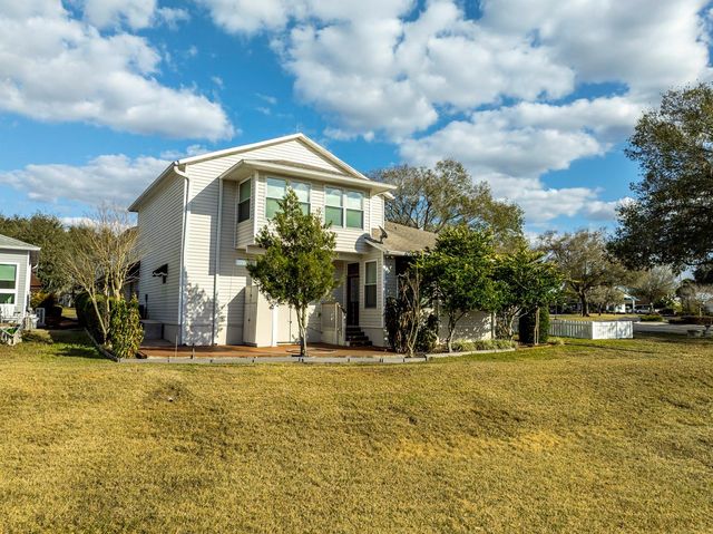 1075 MOTORCOACH DRIVE, Polk City, FL 33868