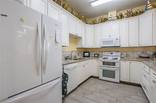 1075 MOTORCOACH DRIVE, Polk City, FL 33868