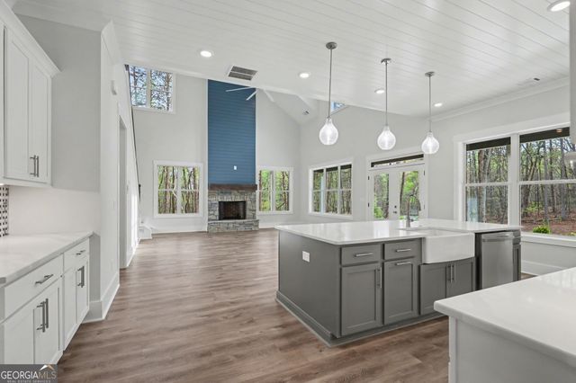 124 Fox Valley Road, Clarkesville, GA 30523