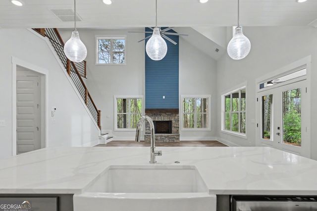 124 Fox Valley Road, Clarkesville, GA 30523