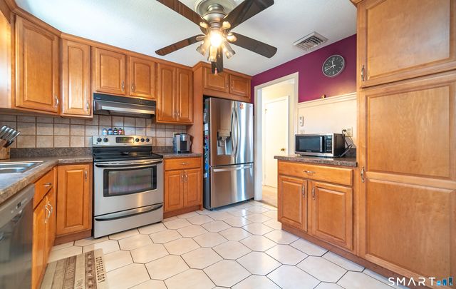 3 Blue Bird Road, Middletown, CT 06457