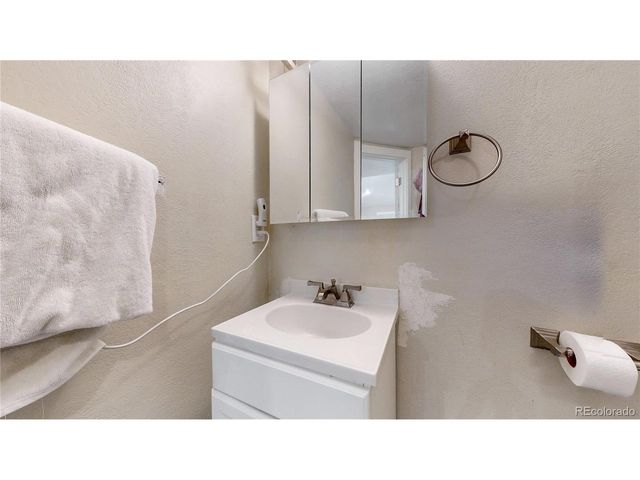 1080 Krameria St, Denver, CO 80220