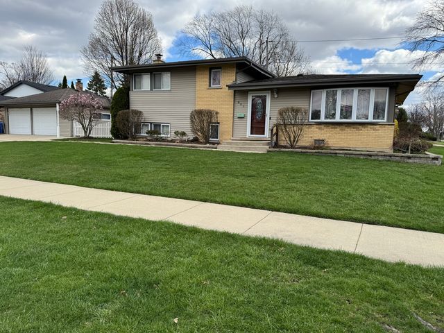 801 E Greenwood Drive, Mount Prospect, IL 60056