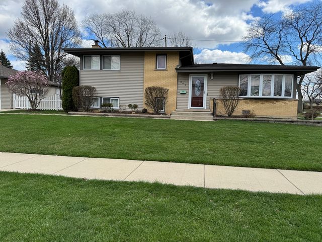 801 E Greenwood Drive, Mount Prospect, IL 60056