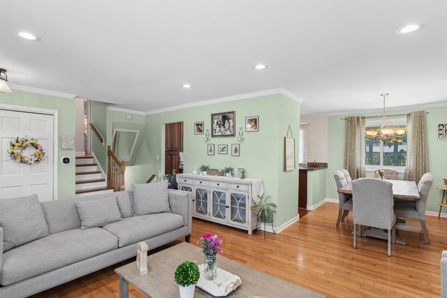 801 E Greenwood Drive, Mount Prospect, IL 60056