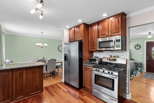 801 E Greenwood Drive, Mount Prospect, IL 60056