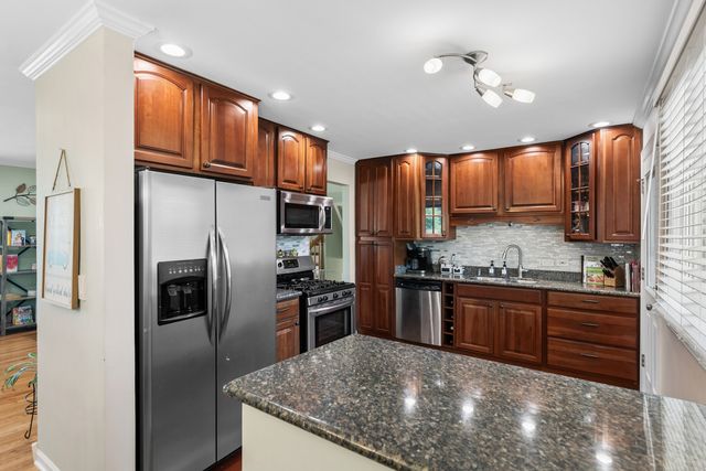 801 E Greenwood Drive, Mount Prospect, IL 60056