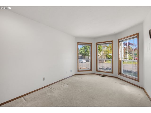 17504 Nw COUNTRY Dr, Portland, OR 97229