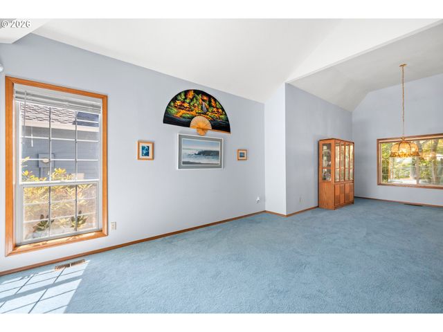17504 Nw COUNTRY Dr, Portland, OR 97229