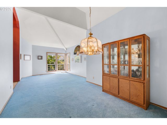 17504 Nw COUNTRY Dr, Portland, OR 97229