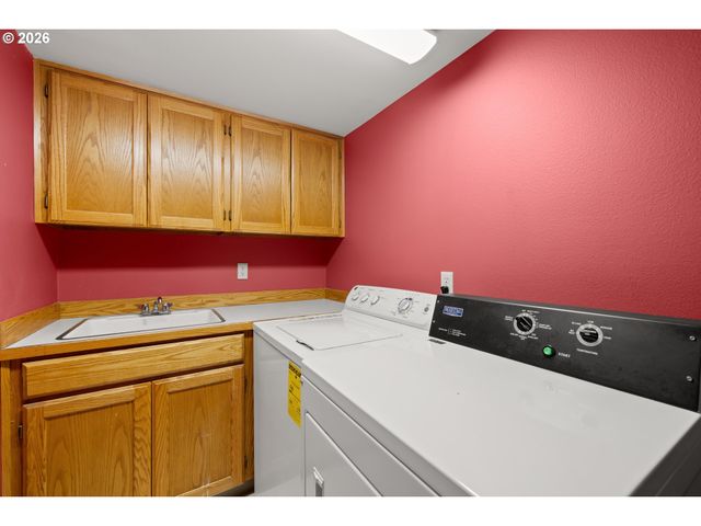 17504 Nw COUNTRY Dr, Portland, OR 97229