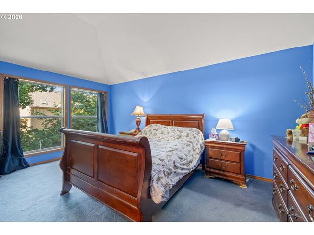 17504 Nw COUNTRY Dr, Portland, OR 97229