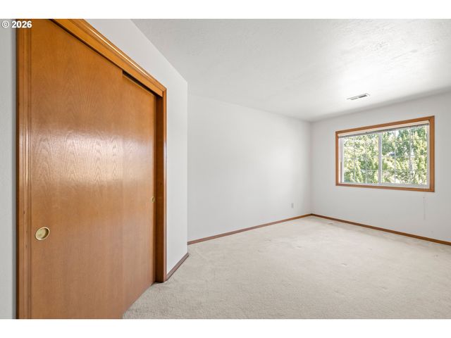 17504 Nw COUNTRY Dr, Portland, OR 97229