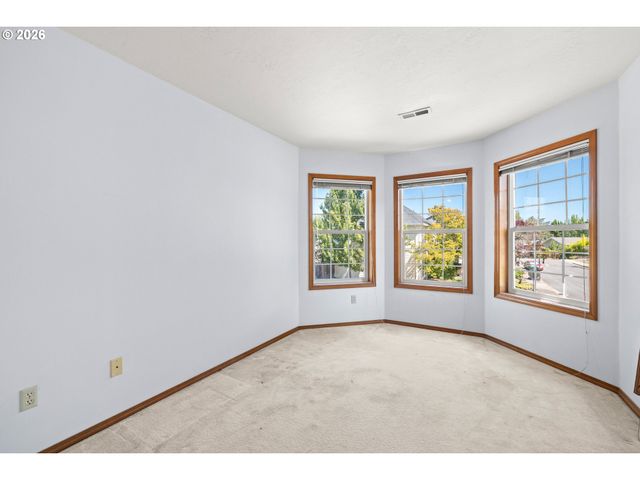 17504 Nw COUNTRY Dr, Portland, OR 97229