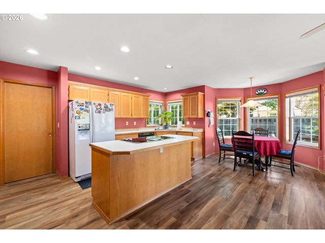 17504 Nw COUNTRY Dr, Portland, OR 97229