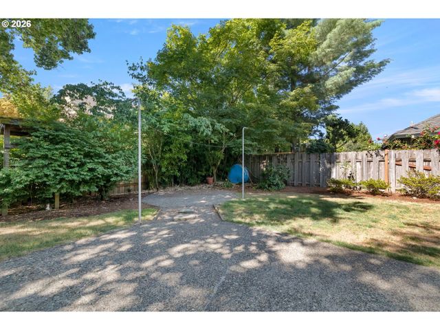 17504 Nw COUNTRY Dr, Portland, OR 97229