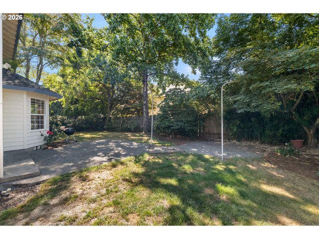 17504 Nw COUNTRY Dr, Portland, OR 97229