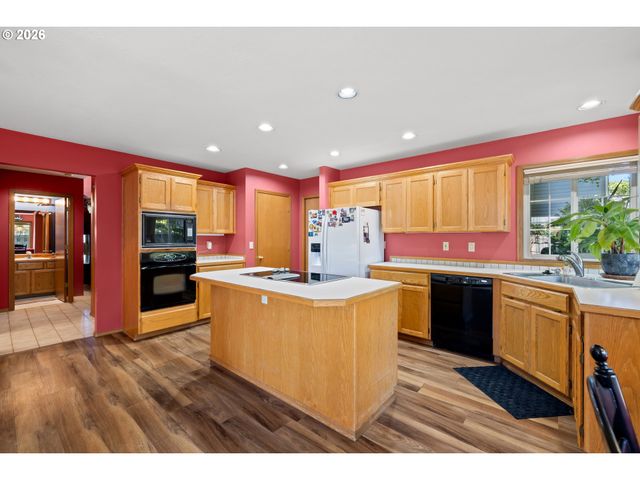 17504 Nw COUNTRY Dr, Portland, OR 97229