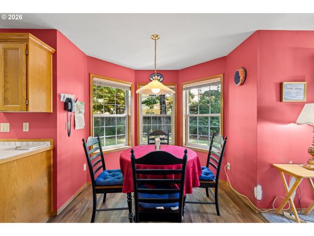 17504 Nw COUNTRY Dr, Portland, OR 97229