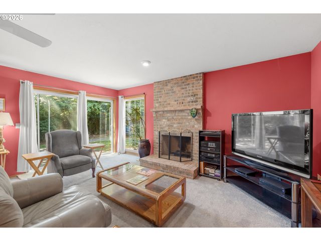 17504 Nw COUNTRY Dr, Portland, OR 97229