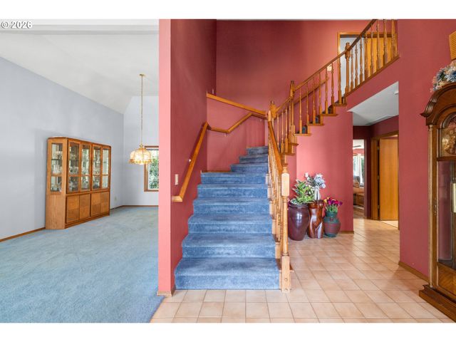 17504 Nw COUNTRY Dr, Portland, OR 97229