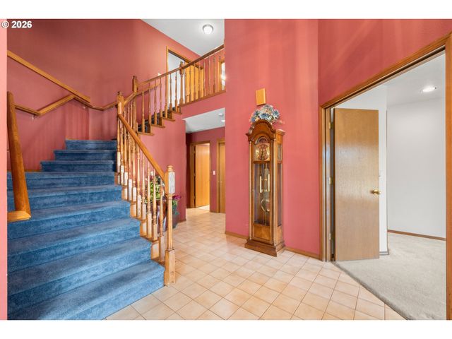 17504 Nw COUNTRY Dr, Portland, OR 97229