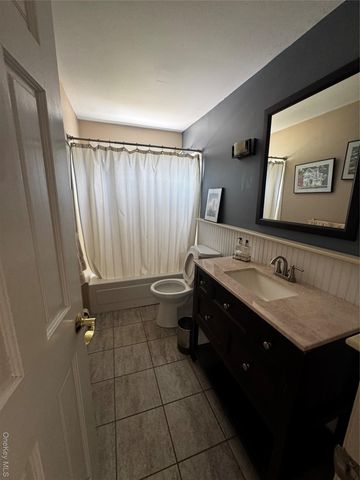 363 N Wellwood Avenue, Lindenhurst, NY 11757