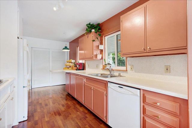 3710 Gross Road, Santa Cruz, CA 95062