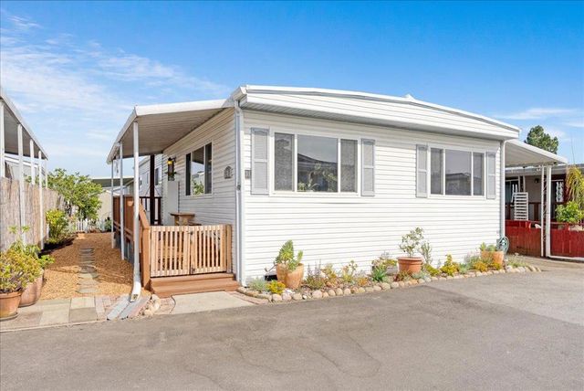 3710 Gross Road, Santa Cruz, CA 95062