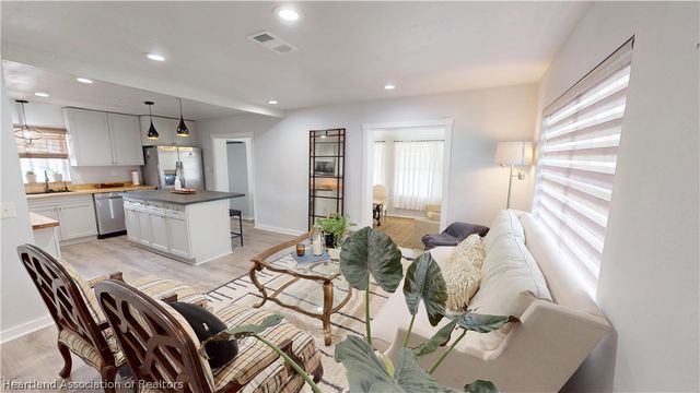 223 Cypress Point, Lorida, FL 33857