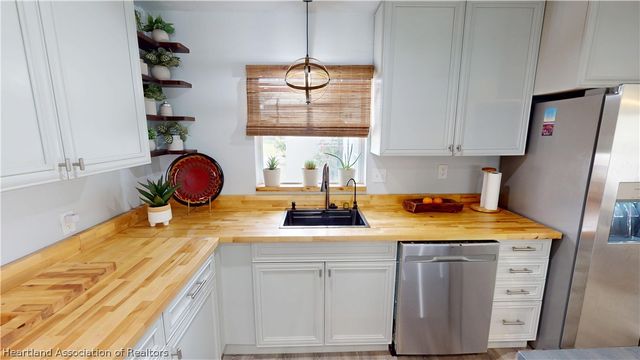 223 Cypress Point, Lorida, FL 33857