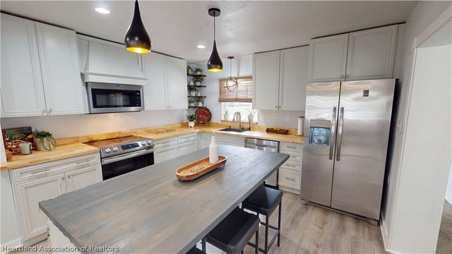 223 Cypress Point, Lorida, FL 33857