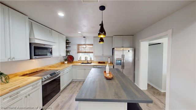 223 Cypress Point, Lorida, FL 33857