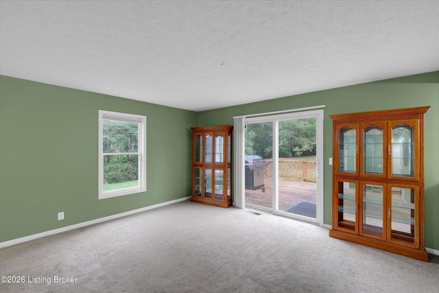 5304 Wild River Ct, Louisville, KY 40229