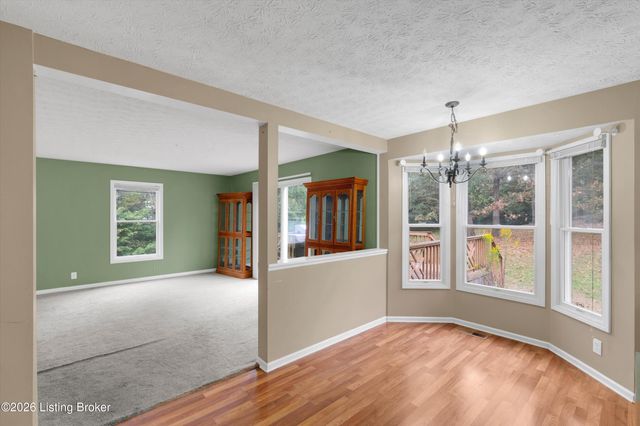 5304 Wild River Ct, Louisville, KY 40229