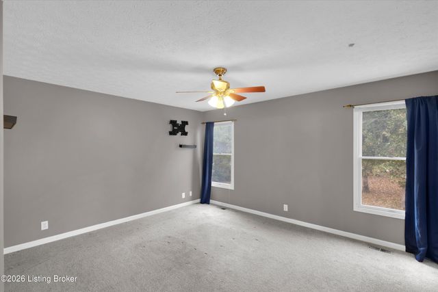 5304 Wild River Ct, Louisville, KY 40229