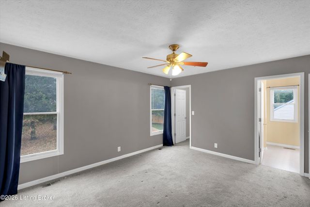 5304 Wild River Ct, Louisville, KY 40229