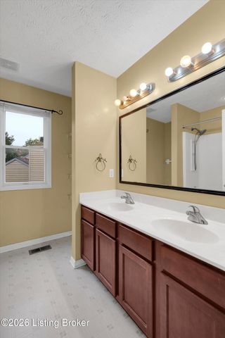 5304 Wild River Ct, Louisville, KY 40229