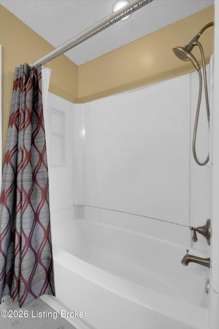 5304 Wild River Ct, Louisville, KY 40229